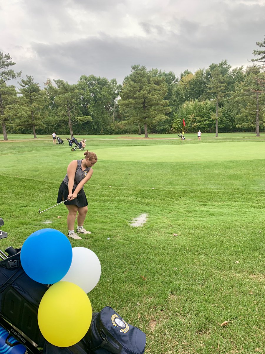 OFgirlsgolf's tweet image. We loved celebrating our seniors last night! Thank you Sofi, Aubrey, Liz, Lily, Rachael, Barb and Lyla for all that you have done for our program! We are so proud of each of you! 💛💙