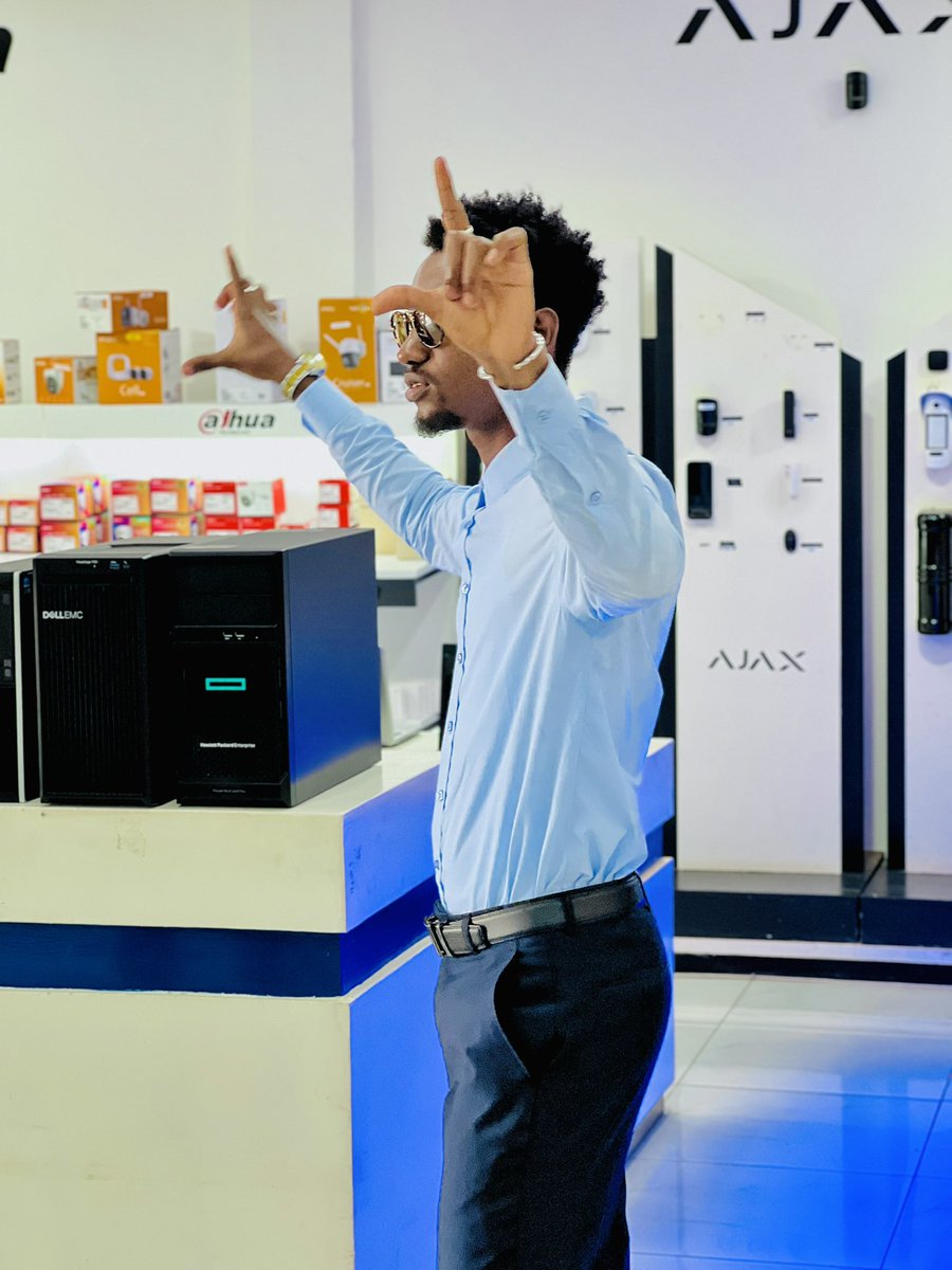 eBaabaGambia's tweet photo. "Ensuring quality for our esteem customers! 
Our GM and Head of Graphics &amp; Products Management are on the hunt for the best products. 🌟 #eBaabaExcellence" https://t.co/XfWBmcUhp1