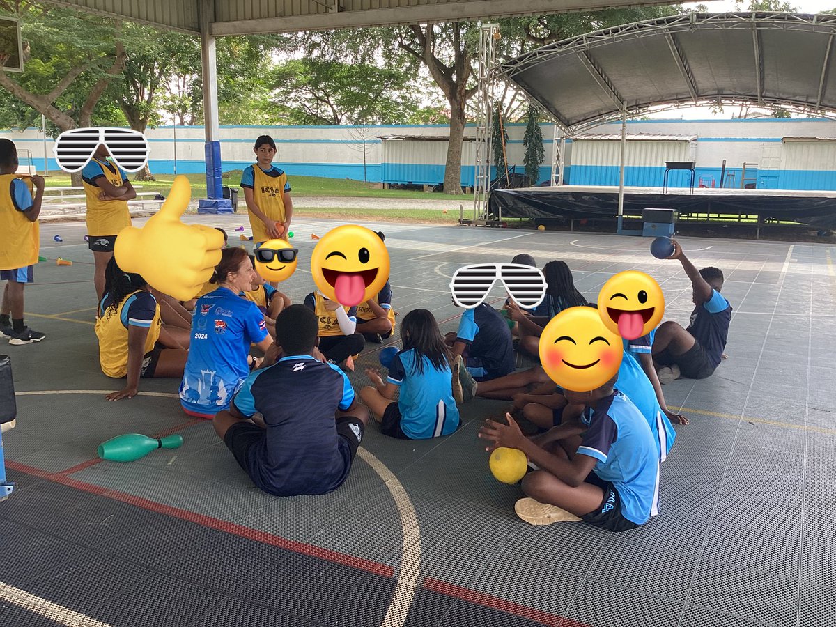 leticarino's tweet photo. We have started an #invasiongames unit and Ss are thinking of their actions, decisions and responsibilities and how those affect others in their game. Stopping the games here and there and sharing thoughts helps learners to better understand what their are doing. #Physed https://t.co/35wXDBAhIV