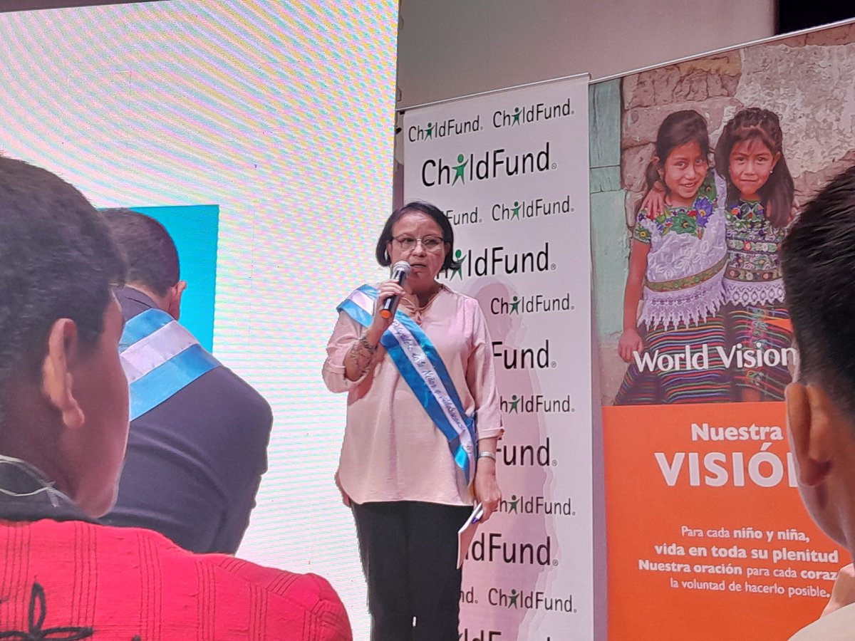 somossbs's tweet photo. 🧒👧 En el diálogo "Gobernando desde la Niñez y Adolescencia", organizado por @JoiningForcesGT, la SBS escuchó las inquietudes de adolescentes sobre migración, derechos humanos y educación. ¡Nuestro compromiso con ellos es inquebrantable!🌟 

Lee más aquí👉https://t.co/FXeVzrzFJY https://t.co/Kv3KdUpHjq