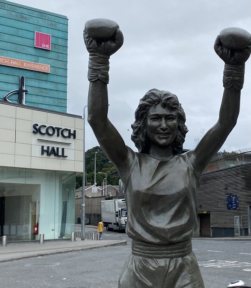 New statue of Deirdre Gogarty in Drogheda.

Introduced to boxing in Drogheda Boxing Club, she went on to become a world champion. #Drogheda #Louthchat