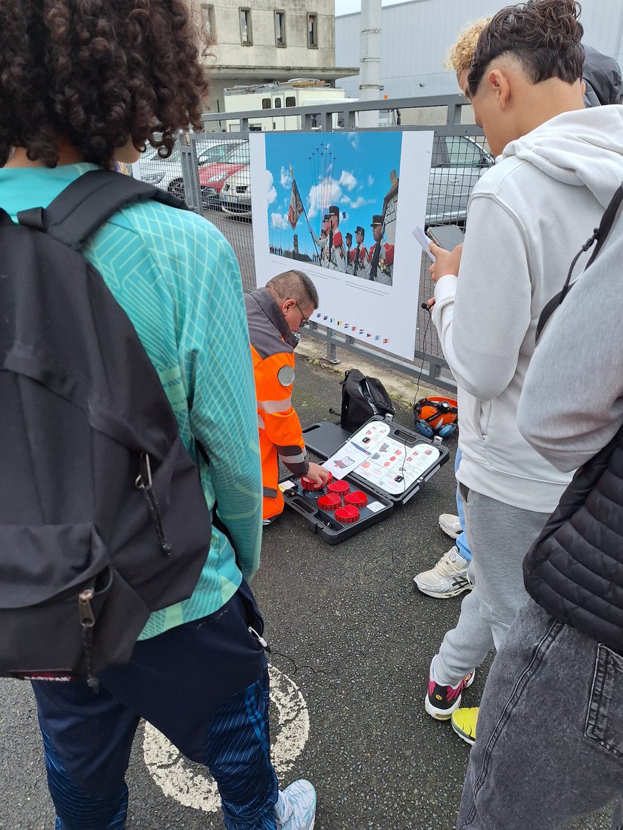Le🚆est un secteur d'avenir &amp; nous souhaitons attirer celles et ceux qui construirons l'avenir!
Ce partenariat vise à renforcer &amp; innover dans nos actions pour faire découvrir nos 150 métiers du <a href="/GroupeSNCF/">Groupe SNCF</a> : classes en entreprise, reportages sur sites, rencontres agents...
1/2