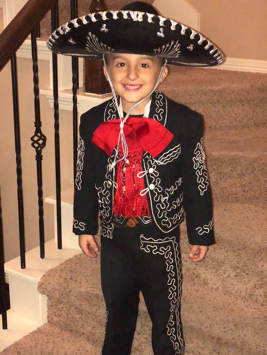 El Charro Mexicano, Les comparto un poquito de mi cultura…Sharing a little of my Jalisco, Mexico culture ❤️  youtu.be/Xmjw1MjJWgY
Un Charro no es un Mariachi, pero un Mariachi si puede ser un Charro. ❤️
