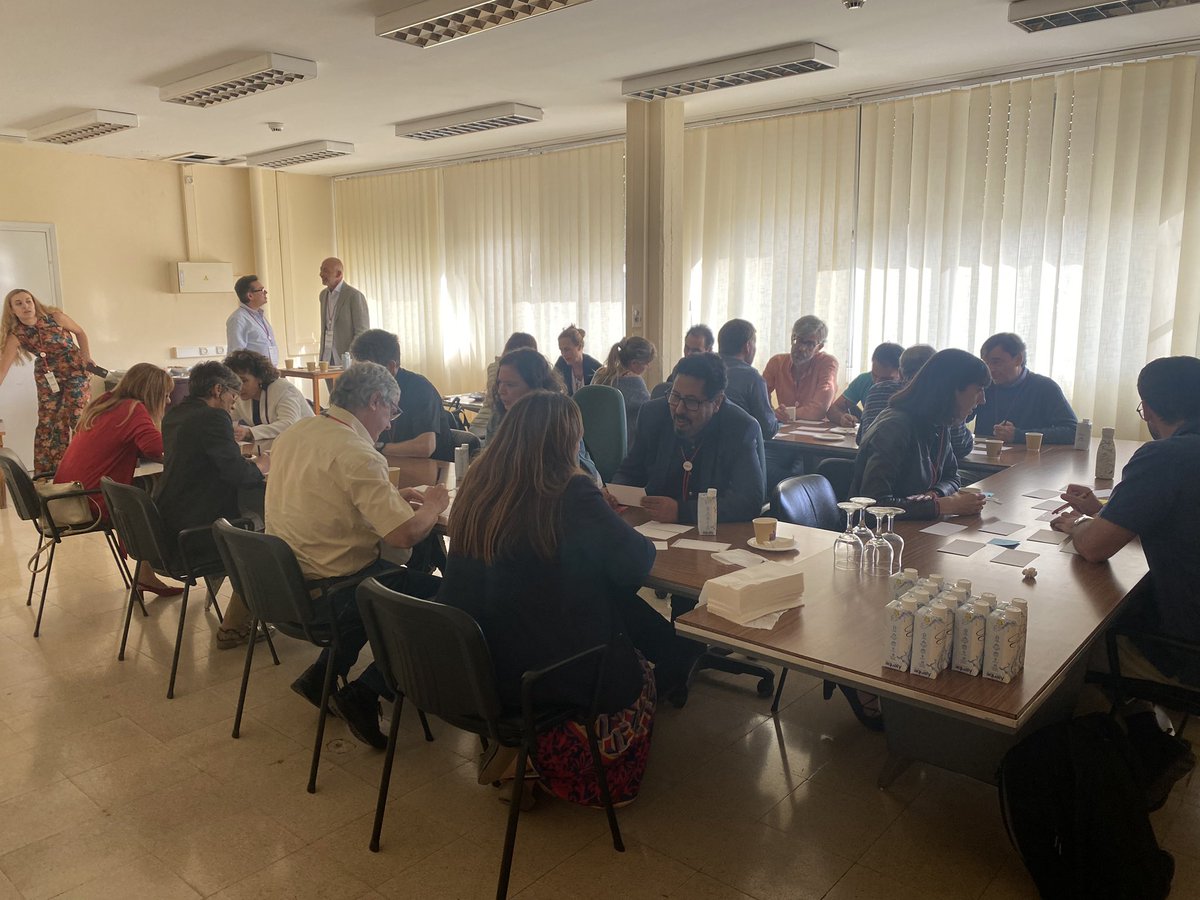 CSIC_VAACT's tweet photo. 📢Durante el desarrollo de la jornada se debate el estado y #posicionamiento del @CSIC en la temática escogida, la #expertise de nuestros grupos en las distintas áreas y se exploraran vías para fomentar la #colaboración interna.
#MedicinaPersonalizada #COOPERAINTERAREAS #CSIC https://t.co/vjFGOeGfcJ