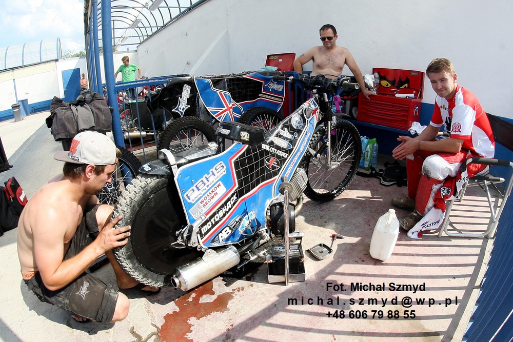 michal_szmyd's tweet image. Ashley Birks Polonia Bydgoszcz 2013 @PoloniaBDG 
 A kogo tam jeszcze wyhaczycie w tle? ;-)
@dawid_dukiewicz @ogonowskiw @JakubStykowski @speedwaystarmag @EkstraligaPL #Flashback2013