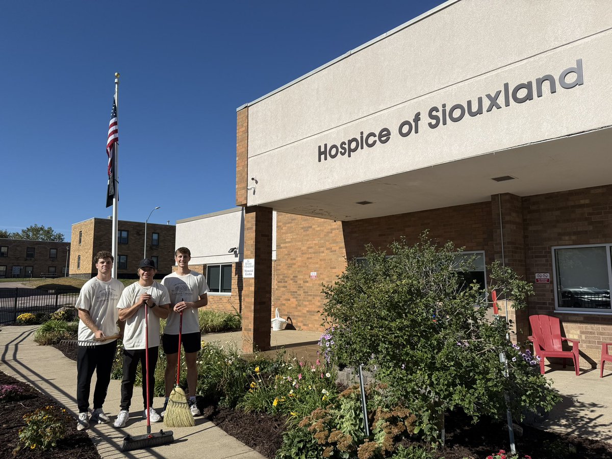 Into the Streets 2024‼️

Fun morning of volunteering around our community!

#ALLIN