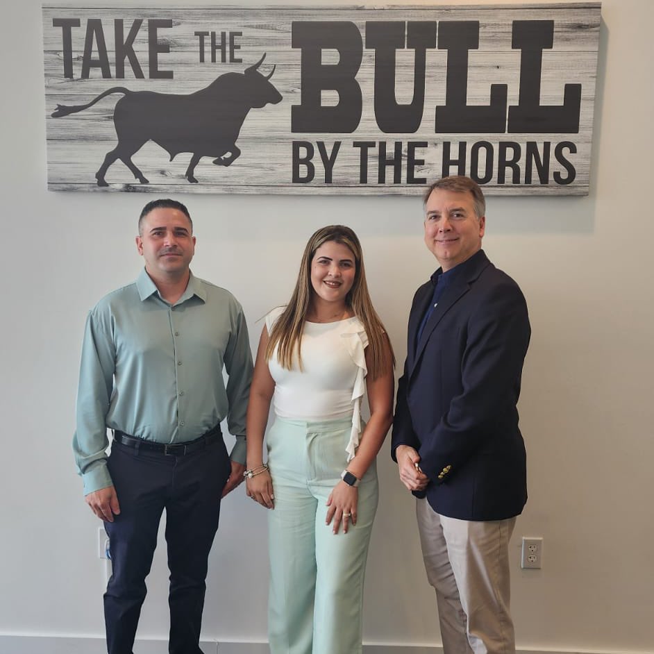 DelToroIns's tweet photo. At 11:30 am today, a new and successful manager from the Del Toro Insurance offices is joining the Distinctive Franchise System. Welcome back to the Del Toro family!
#deltoroinsurance #franchiseopportunity #distinctive #thebestchoice https://t.co/DGABzM4ETH