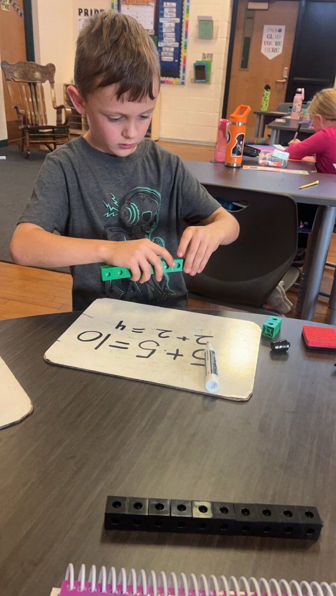 Kate Neigebauer CES tweet media