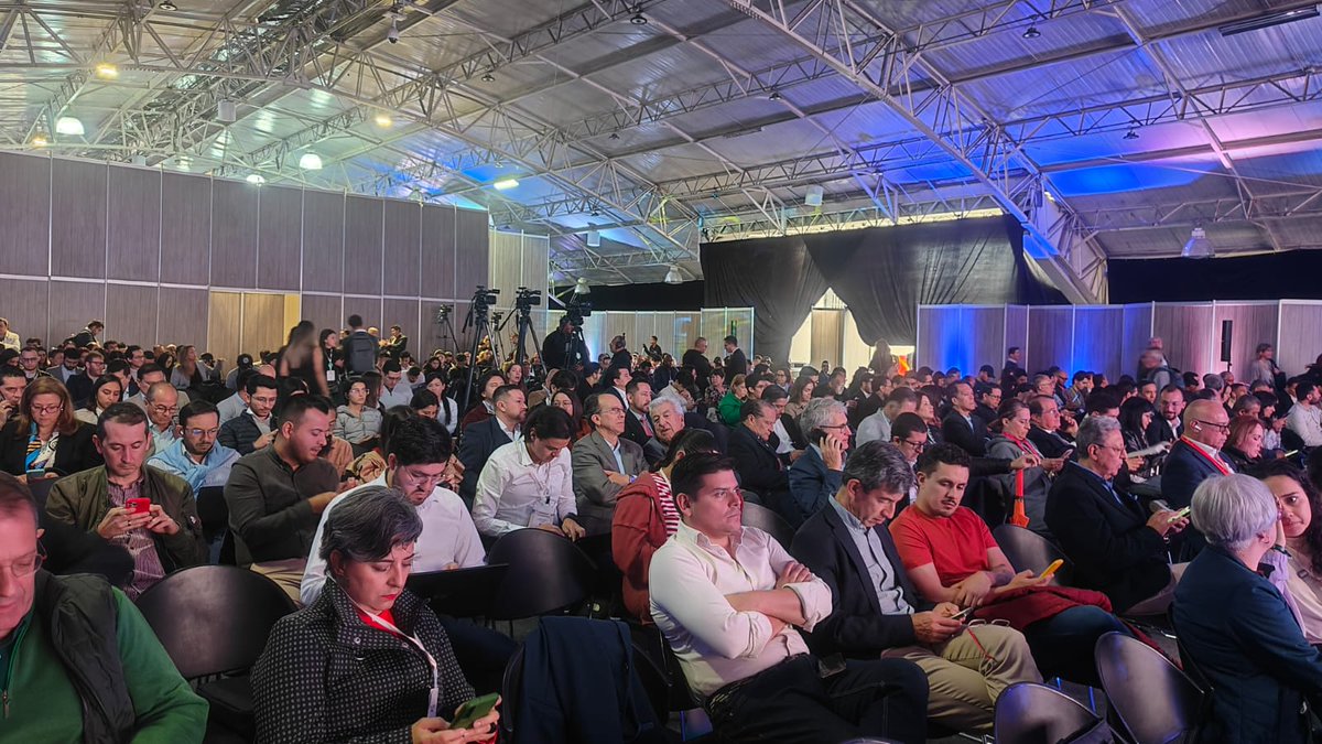 ¡Desde <a href="/AteneaBogota/">AGENCIA ATENEA</a> ya estamos compartiendo en la primera jornada de #SmartCityBOG!

Hoy es un día clave para descubrir cómo lograremos una #BogotáCientífica con innovación e inteligencia artificial.

Acompáñanos en este encuentro desde <a href="/CorferiasBogota/">Corferias</a>. Los esperamos.