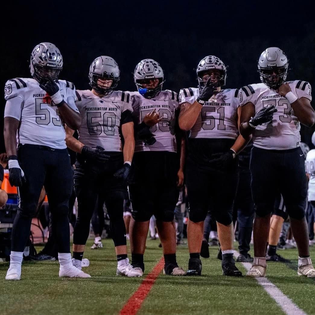CoachFreddy6270's tweet photo. "The best teams I've been on, the Offensive Line is the bodyguards/police of the team" - Aaron Rodgers @AydenAnnarino99 @IAmG_T_Ervin @MylesWilson58 @_bossman57 @CjMoore1120 @LanceBlakely2 @AaronRodgers12 @LTrain6581 https://t.co/5ffkjjcpZD