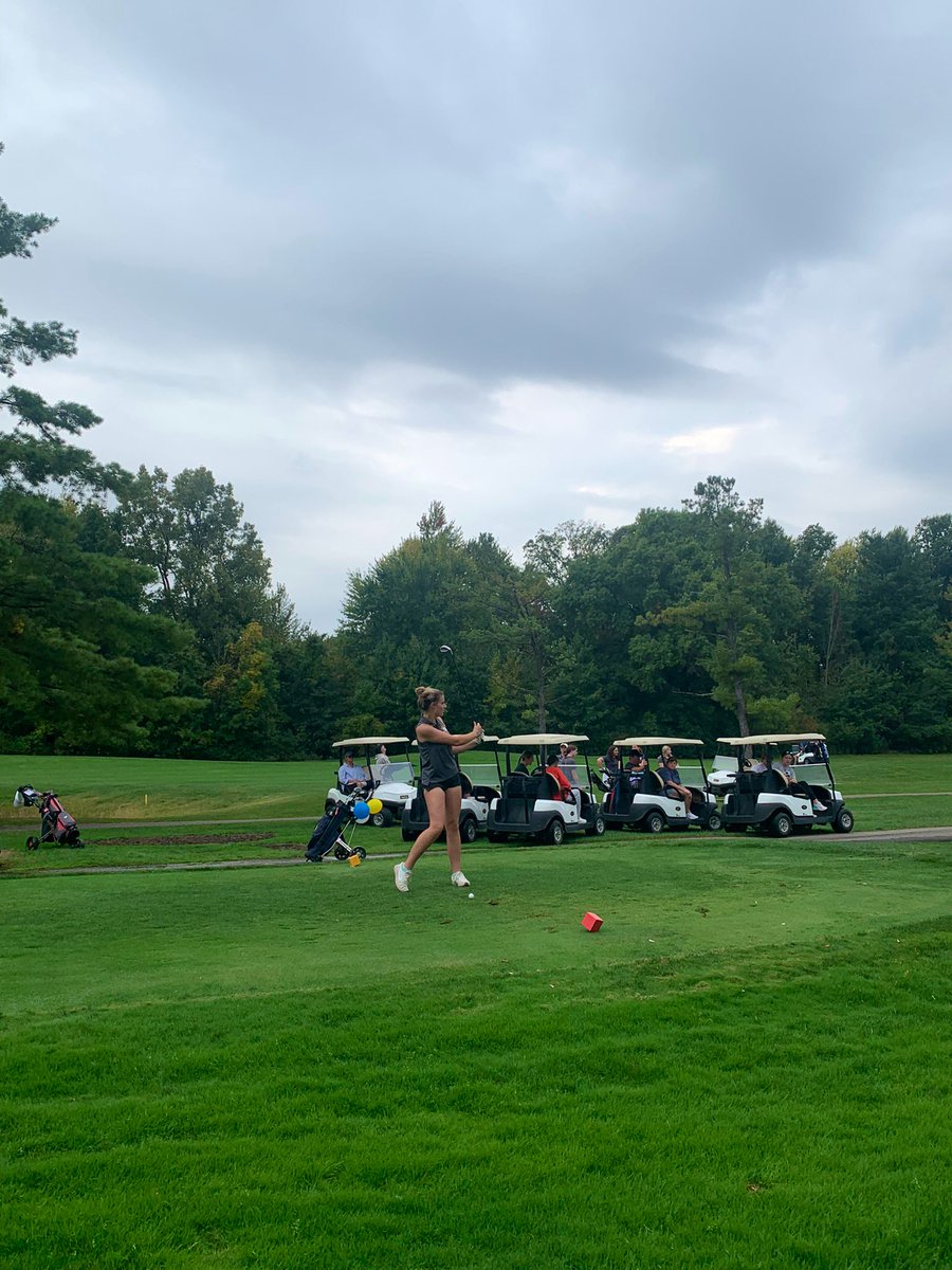 OFgirlsgolf's tweet image. Varsity beat Amherst yesterday 194-216. The team was led by Addison Mullen (44), Rachael Price (49), Mya Hovan (50) and Aubrey Caraballo (51). In addition, Liz Gaal shot a 57 and Lyla Williams shot a 58. The team is now 8-3 in the SWC and plays Midview tonight! Nice job ladies!