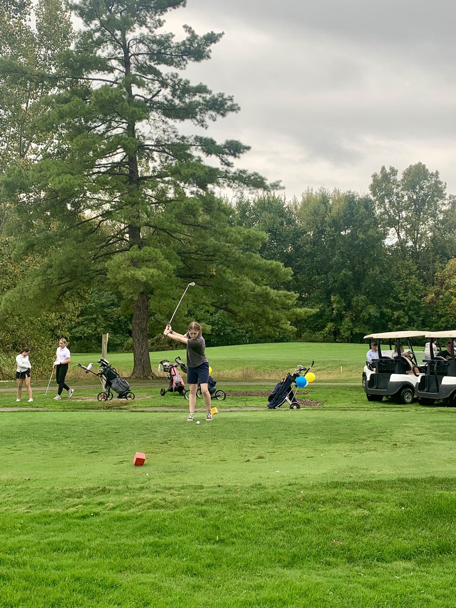 OFgirlsgolf's tweet image. Varsity beat Amherst yesterday 194-216. The team was led by Addison Mullen (44), Rachael Price (49), Mya Hovan (50) and Aubrey Caraballo (51). In addition, Liz Gaal shot a 57 and Lyla Williams shot a 58. The team is now 8-3 in the SWC and plays Midview tonight! Nice job ladies!
