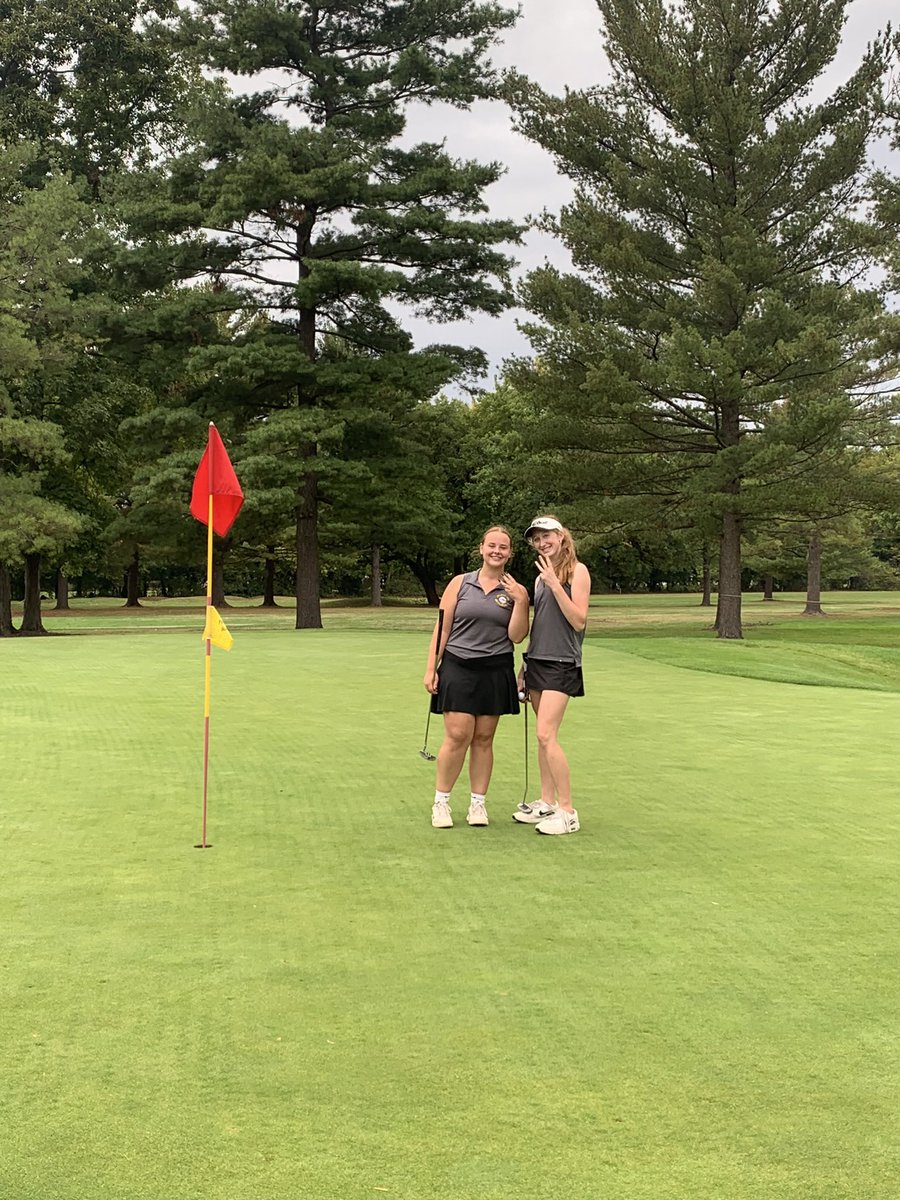 OFgirlsgolf's tweet image. Varsity beat Amherst yesterday 194-216. The team was led by Addison Mullen (44), Rachael Price (49), Mya Hovan (50) and Aubrey Caraballo (51). In addition, Liz Gaal shot a 57 and Lyla Williams shot a 58. The team is now 8-3 in the SWC and plays Midview tonight! Nice job ladies!