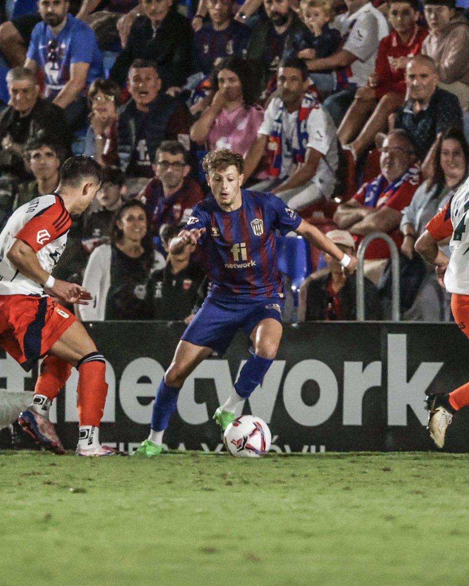 🔥 ¡Qué difícil y bonito es poner en pie a un estadio! 🏟️

🤩 Eso es lo que hizo Simo Bouzaidi en su debut en <a href="/LaLiga2/">LALIGA HYPERMOTION</a>. ¡Vamos a por más! 💙❤️

#ElijoSoñar ✨ #AupaDeportivo