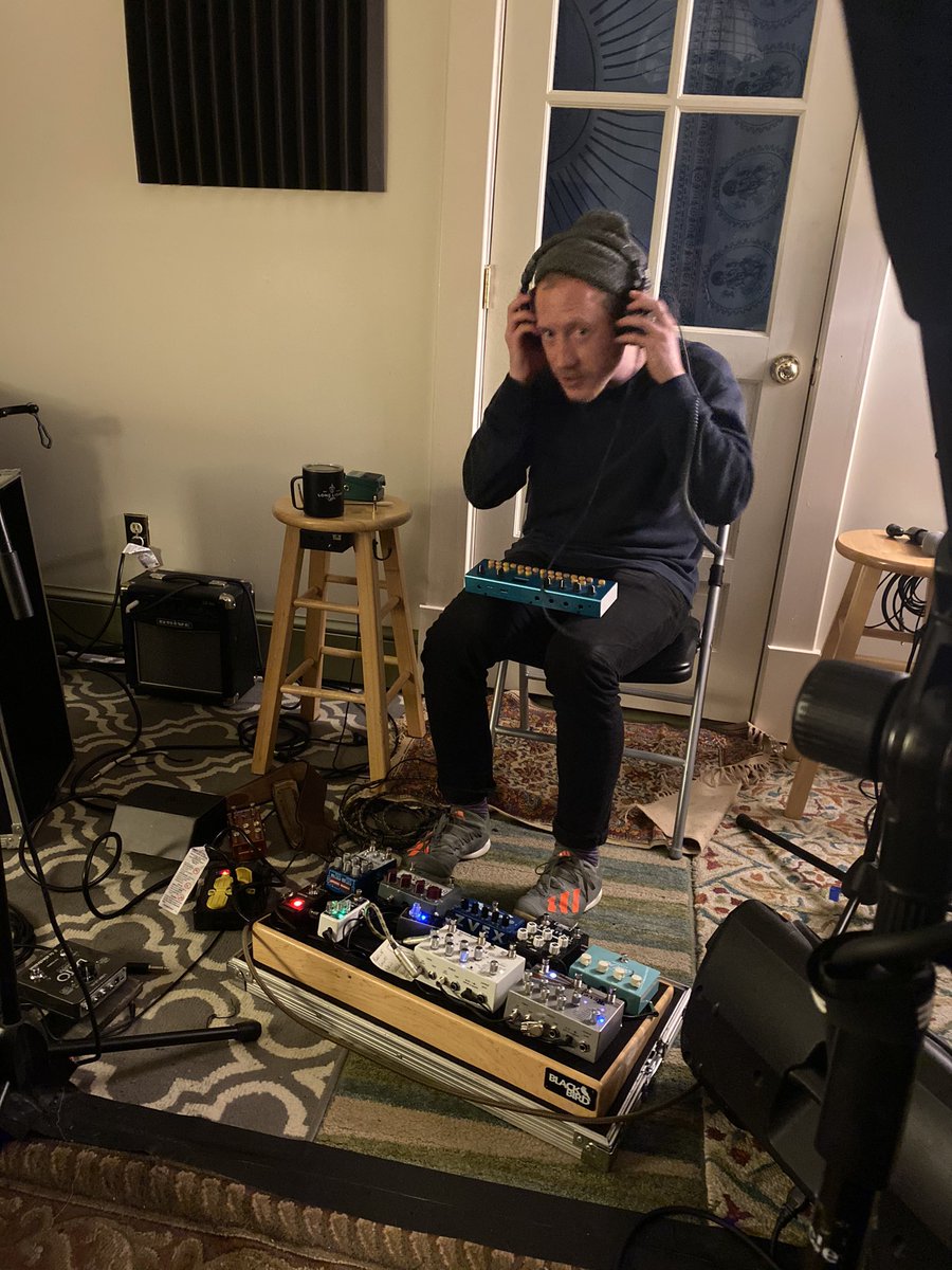 Gold Connections tweet media