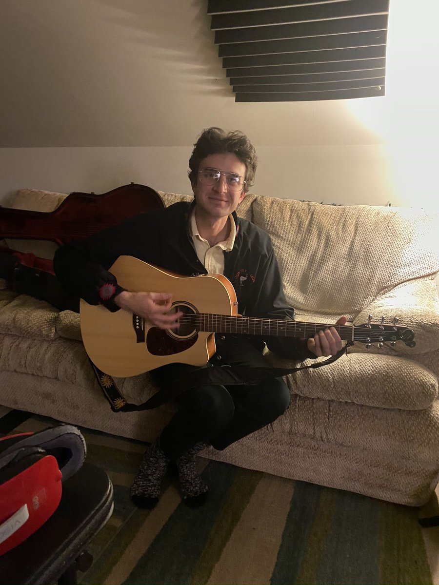 Gold Connections tweet media