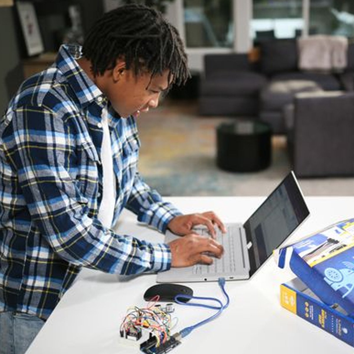 Why subscribe to LINGO?

💻 Access to exciting new projects each month
💻 Build real-world skills
💻 Discover easy, engaging, and fun hands-on projects delivered to your door

Learn more: stemlingo.com