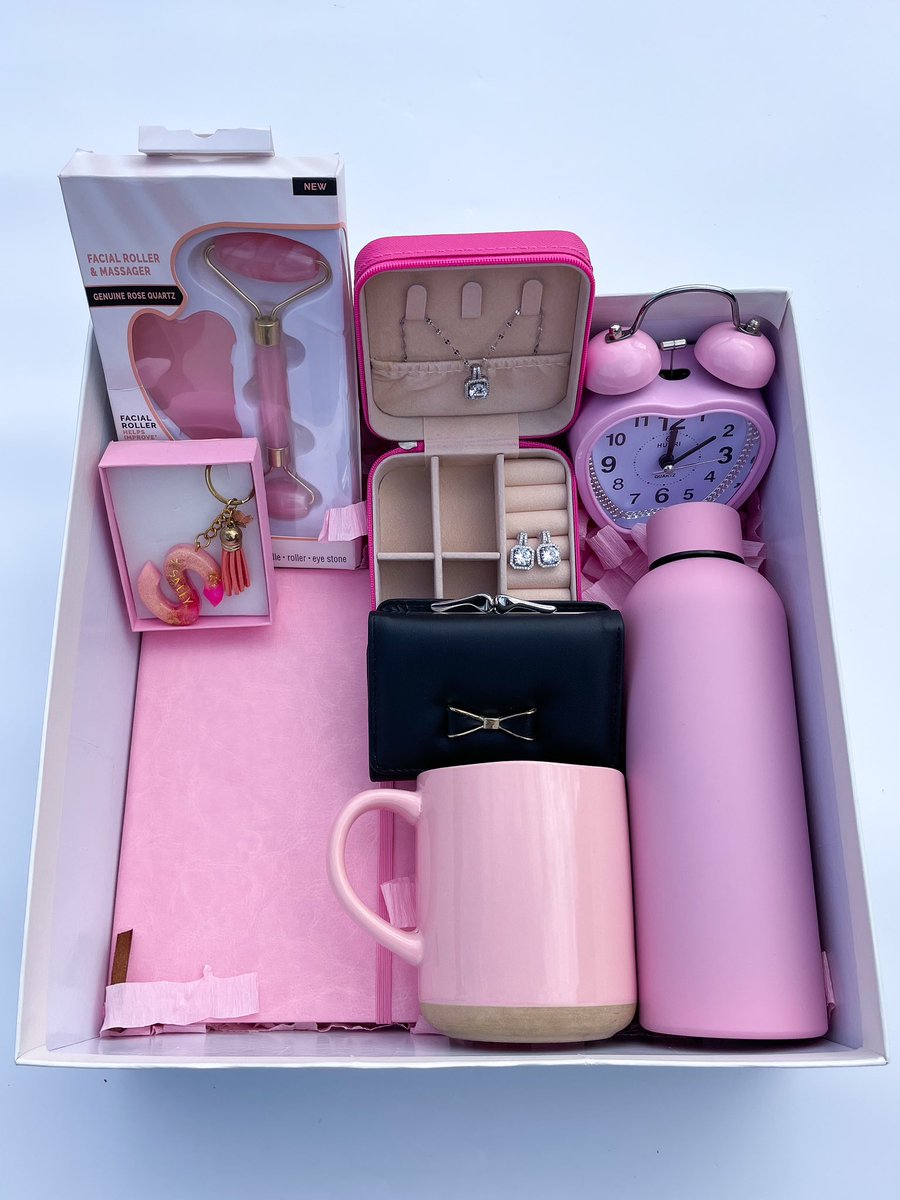 gift0clock's tweet photo. A little box of happiness wrapped in pink🌸🌷 https://t.co/l0arKvPgat