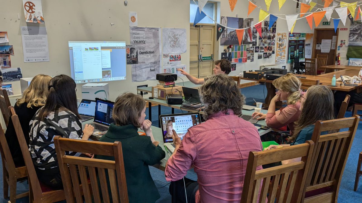 On Monday in #Tuam, creatives delved into Augmented Reality &amp; Projection Mapping in public spaces during our #DigitalArts #workshop at the Town Hall. An inspiring exchange of ideas with everyone involved! 

Part of the #FRDigitalArtsTour 🇫🇷🇮🇪 #Innovation #AR #Mapping