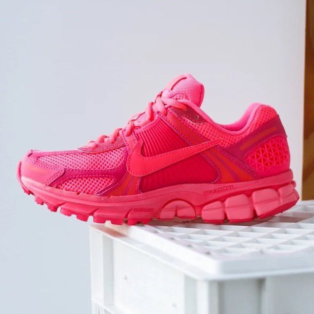 snkr_twitr's tweet photo. AD: TOP DEAL: $87.98 w/code FALL20
Nike Zoom Vomero 5

Hot Punch https://t.co/SCIYBf8wy6
Platinum Tint/Gold https://t.co/Pgd53EJFeC
Volt/Black https://t.co/5rs2L1g95J
Jade Horizon https://t.co/TZHrFnFH4l https://t.co/6rwwdDr6dS