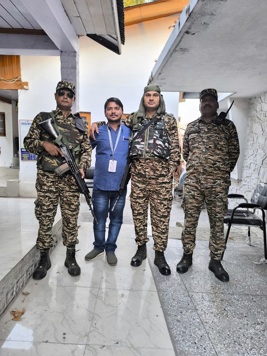 Shashisirnift's tweet photo. Successfully Conducted the Jammu &amp; Kashmir State Elections 2024 with this wonderful team at my booth and made so many new friends.

I learned so much new and practicality of the Democracy of India. 

#लोकतंत्र_का_महापर्व https://t.co/3dUn2LDbwV