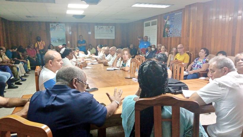 En el Hospital Provincial Saturnino Lora, chequeamos la marcha de la rehabilitación del servicio de Urgencias y Emergencias Médicas, y de otras áreas del centro.
#CubaPorLaSalud
#SantiagoDeCuba