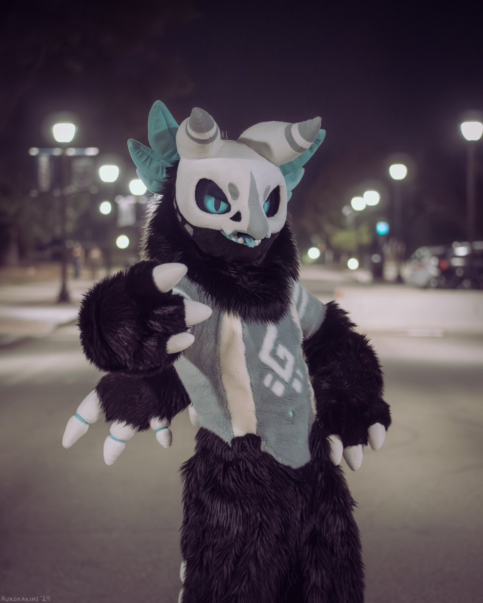 Night Street Stride

📸: <a href="/Aurorakins/">Aurora</a>