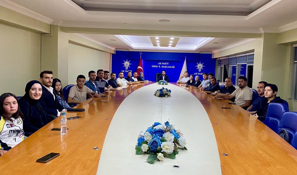 akgenclikordu's tweet photo. Başkanımız @EmreKilickayaa riyasetinde Haftalık Olağan İl Gençlik Kolları Yönetim Kurulu Toplantımız gerçekleştirildi.

Alınan kararlar partimize ve ilimize hayırlı olsun. https://t.co/NuIRarVBsq
