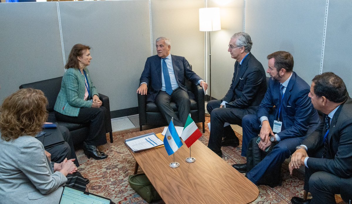 At #UNGA79 High-level Week, Foreign Minister Diana Mondino continued with her agenda in New York, which included bilateral meetings with her counterparts from Italy, Canada and the United Kingdom.

📎 cancilleria.gob.ar/en/announcemen…