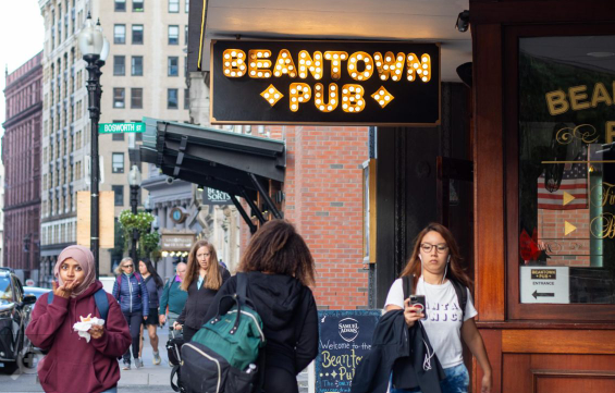 howjuliaseesit tweet media