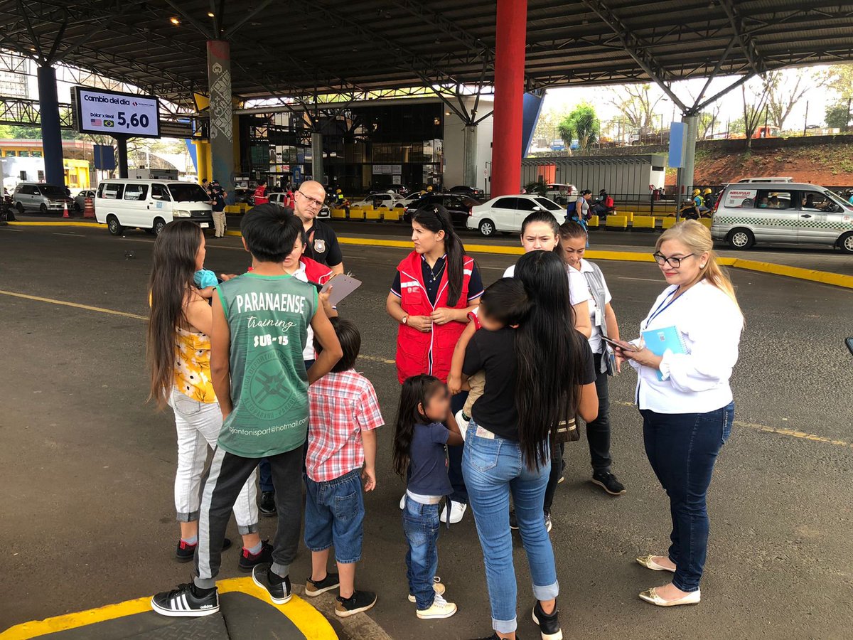 MigracionesPY's tweet photo. 🤝 Personal de @MigracionesPY, @MINNAParaguay, @policia_py, @MinPublicoPy y la #CODENI realiza controles orientados a identificar y prevenir delitos como la trata de personas y el tráfico de migrantes.🧵 https://t.co/0Uo7ScLRvu