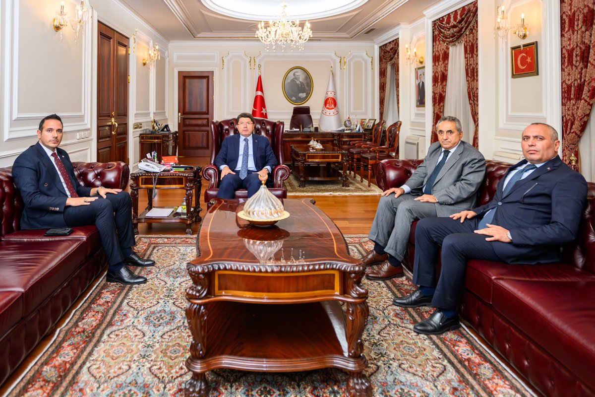 📌Genel Başkan Yardımcılarımız Sami ÇAM ve Emrah COŞKUN ile Adalet Bakanımız Sn.Yılmaz Tunç’u ziyaret ettik.                                                       

📌Ziyaretimizde Adalet Hizmetleri Sınıfının İhdası ve Maaş banka promosyonu ihalesinin revize edilmesi başta olmak