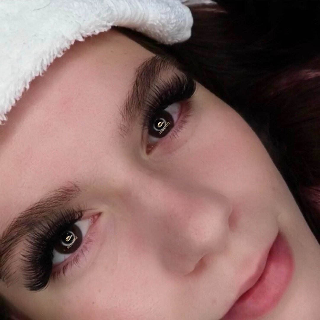 GoldLashBar's tweet image. Russian Volume lashes give you bold, full, and dramatic lashes! 💁‍♀️ Ask your artist for **CC curl** or **D curl** for extra lift &amp;amp; glam. 🔥 Book your free consultation now! 💫 #lashesonfleek #lashgame #boldlashes #russianvolume #lashtech