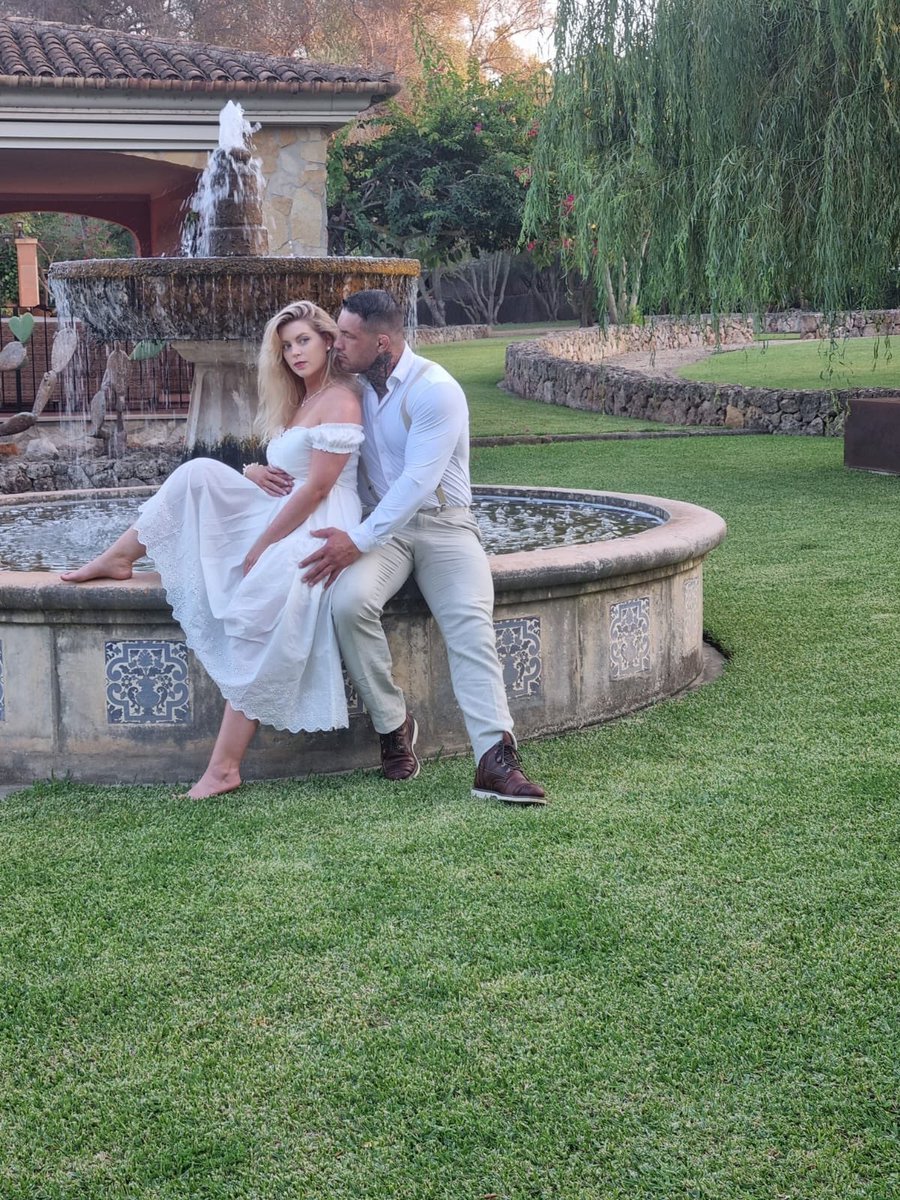 EdersonLionMMA's tweet photo. After five wonderful years of marriage, we finally managed to capture some wedding style photographs. https://t.co/Xb0LhzZSnn