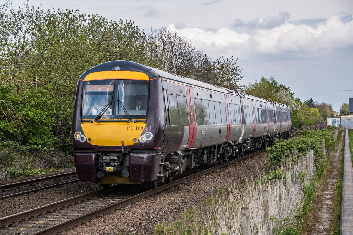 ASMRailPhotos's tweet image. 🖍️| 1V12 1507 Nottingham to Cardiff Central

📣| @CrossCountryUK
🚂| Class 170104
📍| Attenborough
📆| 19/04/2022

#class170 #170104 #crosscountrytrains