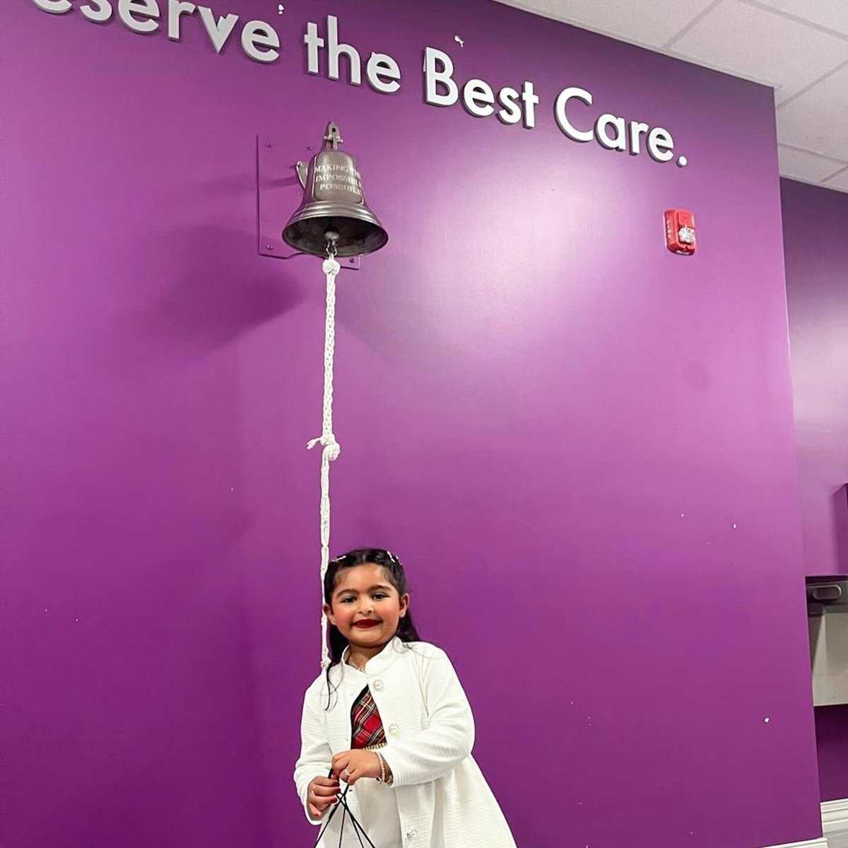 PaleyInstitute's tweet photo. Isra from Kuwait is ringing the bell to celebrate the end of her treatment! 🎉 We’re so proud of your strength and resilience, Isra, and wish you all the best in your next chapter.
#PatientJourney #PaleyInstitute #PaleyCare #StrengthAndDetermination #PatientSuccess #PaleyProud https://t.co/D8ag11f41U