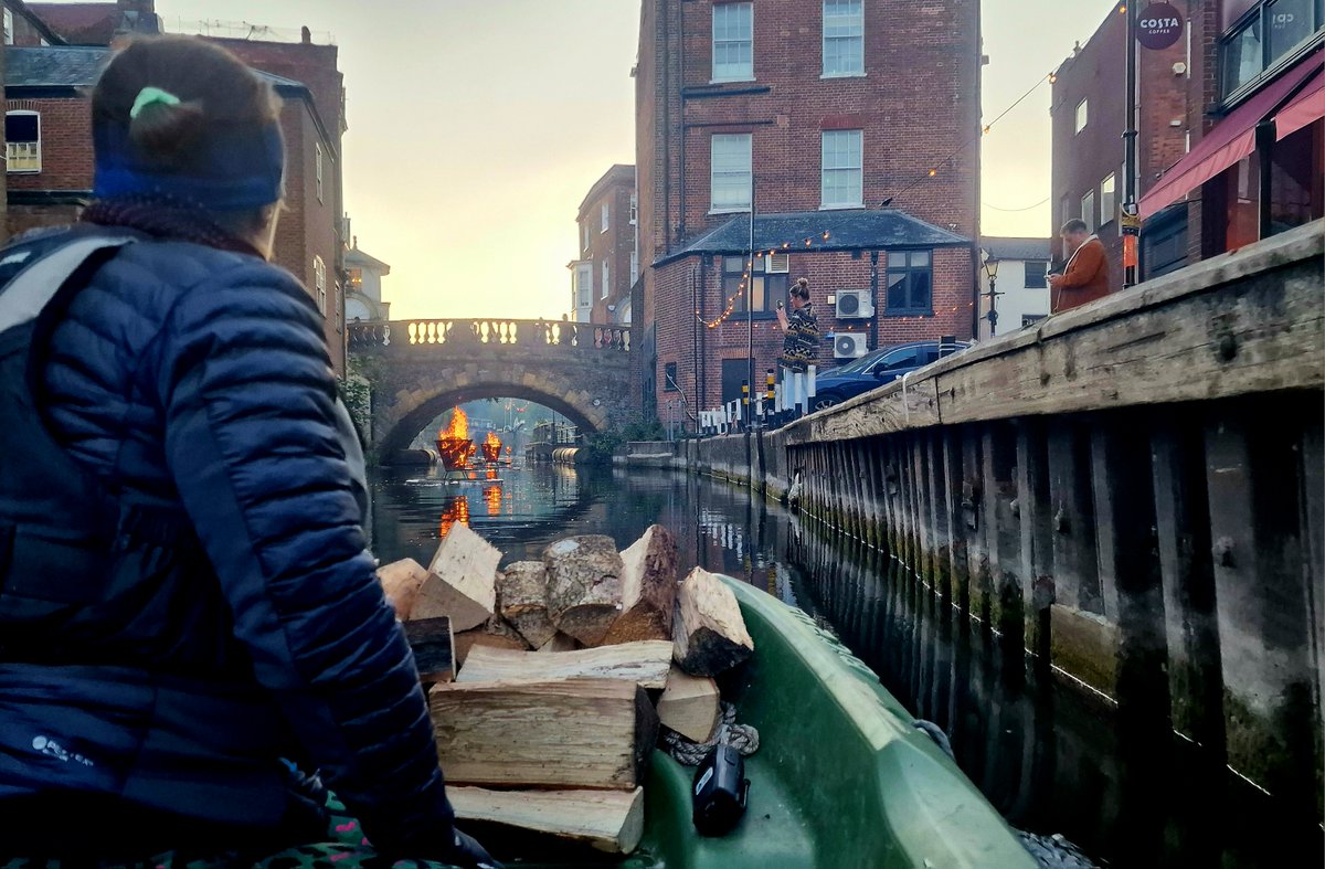 101OutdoorArts's tweet photo. #NewburyCanoeClub has shared a new blog post about their experience volunteering at #Ablaze. Get a behind-the-scenes look from the boat crew's perspective! 📸🔥

Read now: https://t.co/ra7dfhX3TJ

#10YearsOf101 #Newbury https://t.co/a2JwYzjdIZ