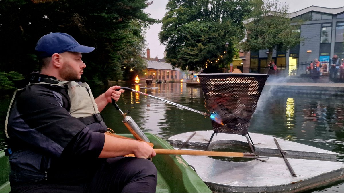 101OutdoorArts's tweet photo. #NewburyCanoeClub has shared a new blog post about their experience volunteering at #Ablaze. Get a behind-the-scenes look from the boat crew's perspective! 📸🔥

Read now: https://t.co/ra7dfhX3TJ

#10YearsOf101 #Newbury https://t.co/a2JwYzjdIZ