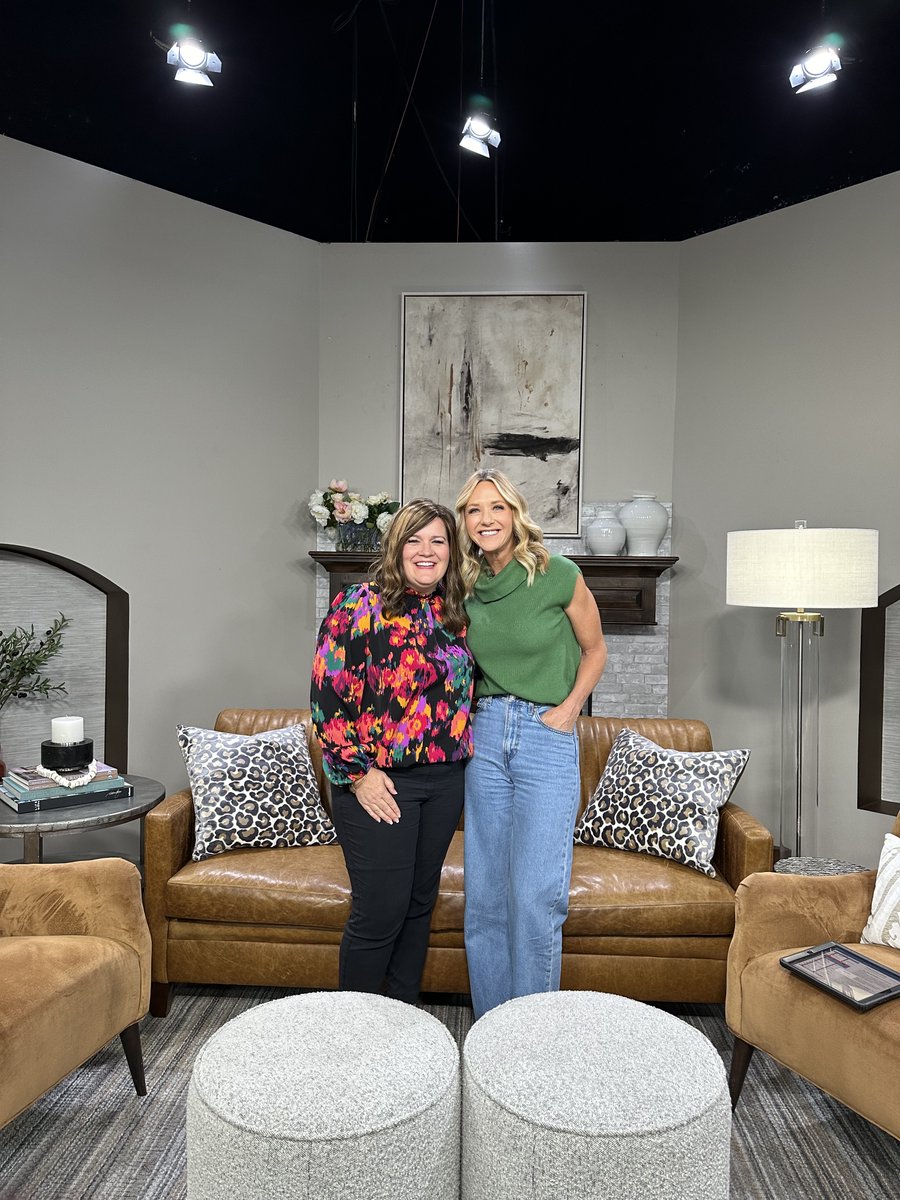 speakmichelle's tweet photo. What helps improve your #productivity the most? My study uncovered that 90% of working Americans say that if they were happier & more resilient they would be more productive. Sharing more productivity strategies on #GoodThingsUtah @abc4utah here: https://t.co/vSnE5oqScn https://t.co/TOfXV29hLL