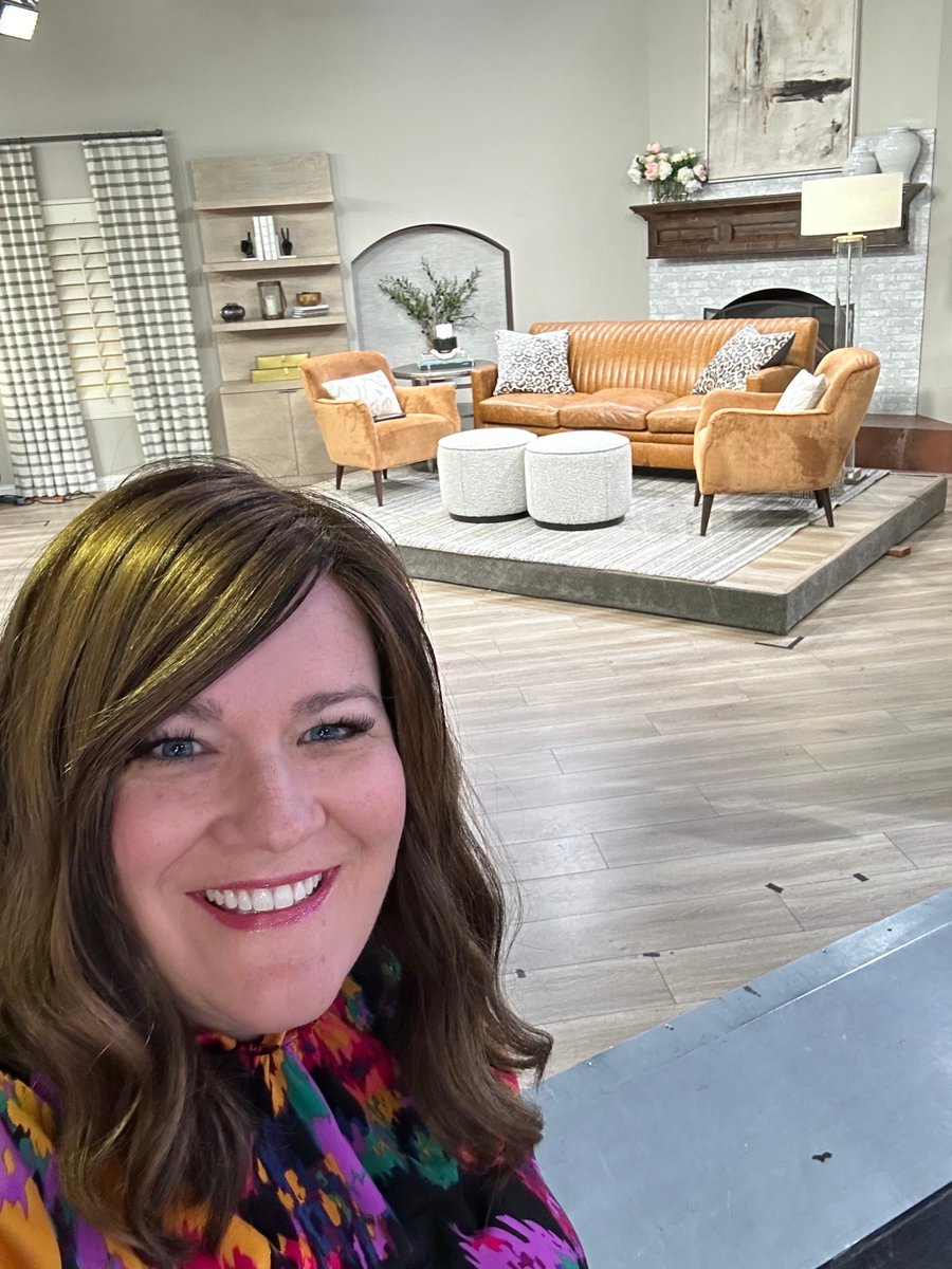 speakmichelle's tweet photo. What helps improve your #productivity the most? My study uncovered that 90% of working Americans say that if they were happier & more resilient they would be more productive. Sharing more productivity strategies on #GoodThingsUtah @abc4utah here: https://t.co/vSnE5oqScn https://t.co/TOfXV29hLL