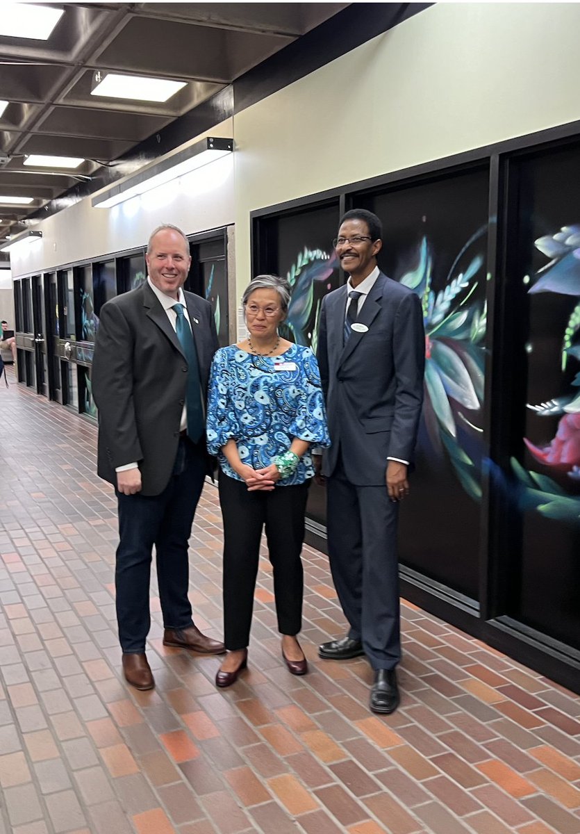 uOttawa Francophonie (@uofrancophonie) on Twitter photo Joyeux jour des Franco-Ontariens et des Franco-Ontariennes! 🎉 
Nous avons débuté nos célébrations avec le dévoilement de deux magnifiques murales sur la #Francophonie à <a href="/uOttawaBiblio/">Bibliothèque uOttawa Library</a>.
Un vibrant hommage à l’histoire et à la résilience de la communauté franco-ontarienne. #ONFR Joyeux jour des Franco-Ontariens et des Franco-Ontariennes! 🎉 
Nous avons débuté nos célébrations avec le dévoilement de deux magnifiques murales sur la #Francophonie à <a href="/uOttawaBiblio/">Bibliothèque uOttawa Library</a>.
Un vibrant hommage à l’histoire et à la résilience de la communauté franco-ontarienne. #ONFR