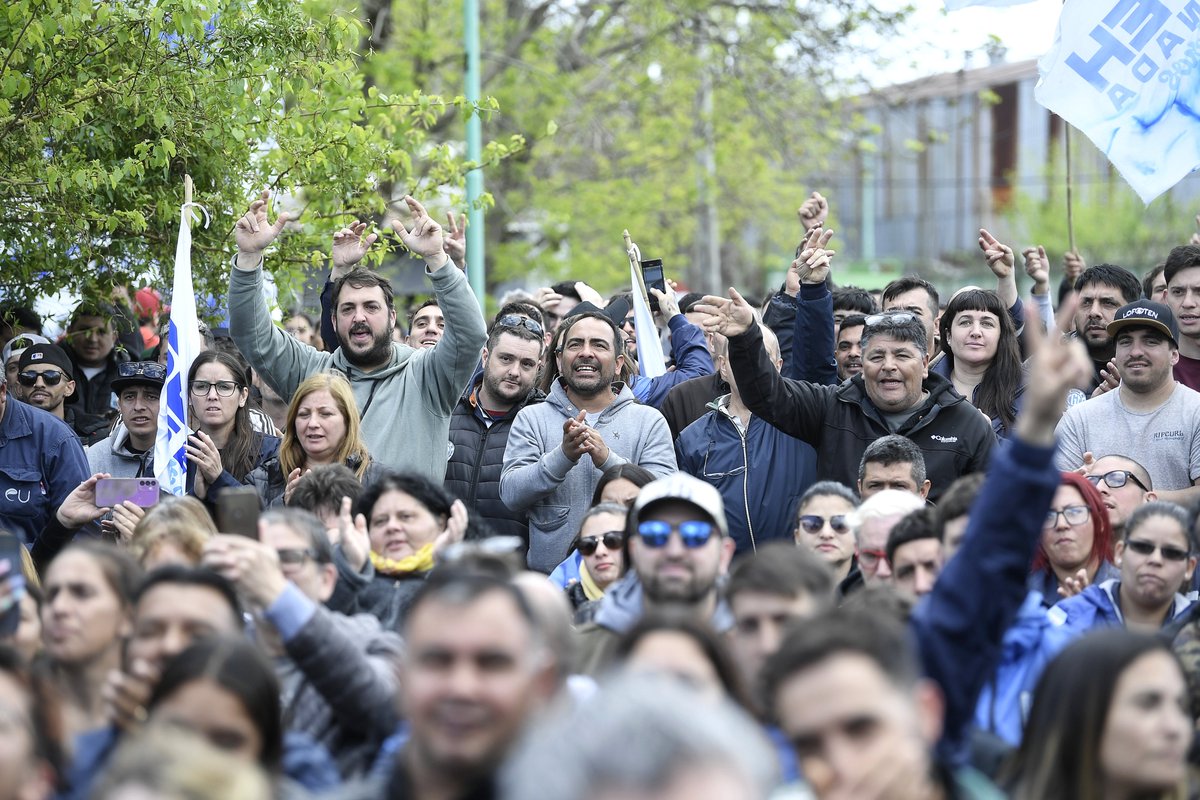 #Ensenada es un emblema para la industria bonaerense y necesitaba un espacio como el que inauguramos hoy gracias al esfuerzo con el municipio y la comunidad que tanto luchó para que podamos decir: 

¡El Centro de Formación Laboral 406 para trabajadoras y trabajadores petroleros