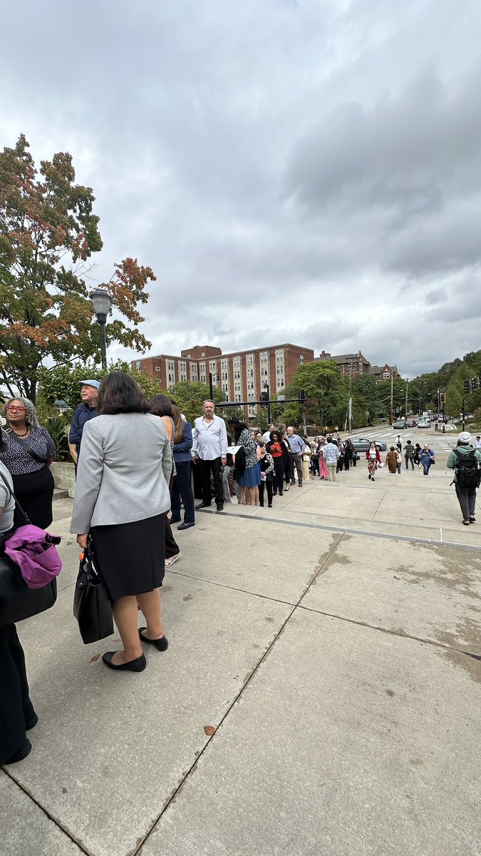 Laney KT (@laney_kt) on Twitter photo This is the line at Carnegie Mellon University to see <a href="/KamalaHarris/">Kamala Harris</a> today HOURS before she steps on stage This is the line at Carnegie Mellon University to see <a href="/KamalaHarris/">Kamala Harris</a> today HOURS before she steps on stage