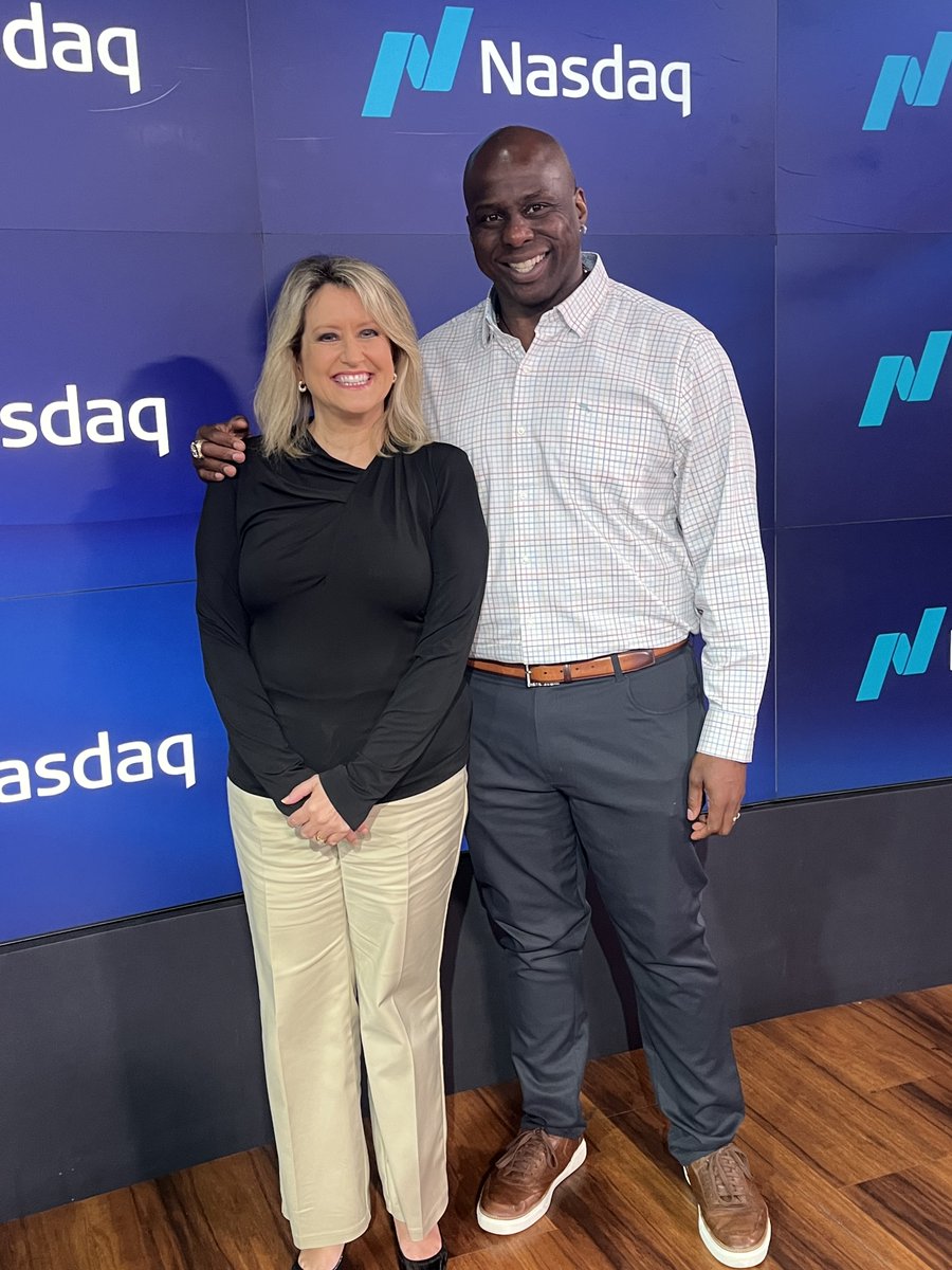 Skyline_CCG's tweet photo. From the Gridiron to the Boardroom! @Skyline_CCG is Proud to Bring Together the Best of Sports, Business & Education!

On Monday, September 23rd, Skyline arranged an unforgettable moment in Times Square at the @Nasdaq MarketSite! 🏙️ We were honored to orchestrate a special interview for 2006 @SuperBowl  Champion Chukky Okobi @ChukkyBasics with the legendary Nasdaq/LilaMax Media reporter Jane King @MarketJane.

Chukky’s journey from the @NFL to business consulting is nothing short of inspiring, and this interview is a must-watch for athletes and executives alike.

Our President and CEO, Scott Powell, took Chukky to @FordhamNYC prestigious Fordham Gabelli School of Business, where they met with Dr. Francis Petit, head of Fordham’s EMBA Program. Together, they discussed the program’s unique appeal to current and retired NFL players and other athletes, and the exciting possibility of Chukky joining as a guest lecturer to share his wealth of knowledge in both sports and business. 🏈💼📚

Scott Powell co-founded Fordham’s EMBA Program for Athletes and Artists in 2017, and seeing the continued growth of this initiative—supported by legends like Mario Gabelli—is a full-circle moment for us at Skyline.

We’re proud to be part of moments that bridge the worlds of sports, business, and education, and we’re excited to share the incredible highlights with you through our photo gallery below! 📸

#Nasdaq #NFL #SuperBowlChampion #BusinessLeadership #FordhamUniversity #EMBA #SkylineIR #AthleteEducation #ChukkyOkobi