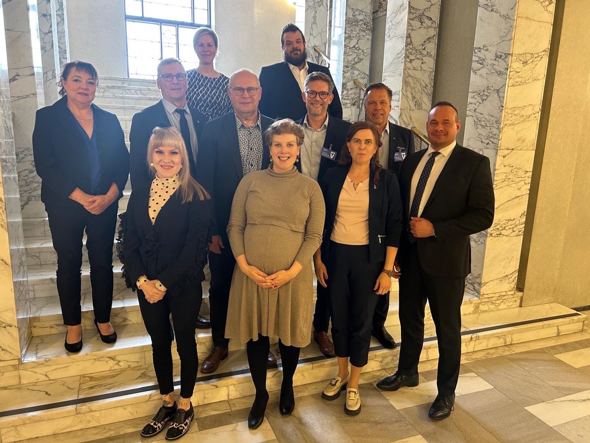 Hyvää keskustelua Elyn ajankohtaisista asioista tänään Eduskunnassa alueen kansanedustajien kanssa ⁦<a href="/POPELYkeskus/">PohjoisPohjanmaanELY</a>⁩