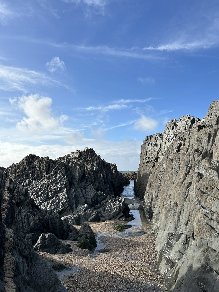WoolacombeTIC's tweet photo. Beautiful colours at Combesgate, Barricane and. Woolacombe Beaches once the sun came out! #woolacombe #mortehoe #combesgate #barricane https://t.co/vkPr3QQ1ze