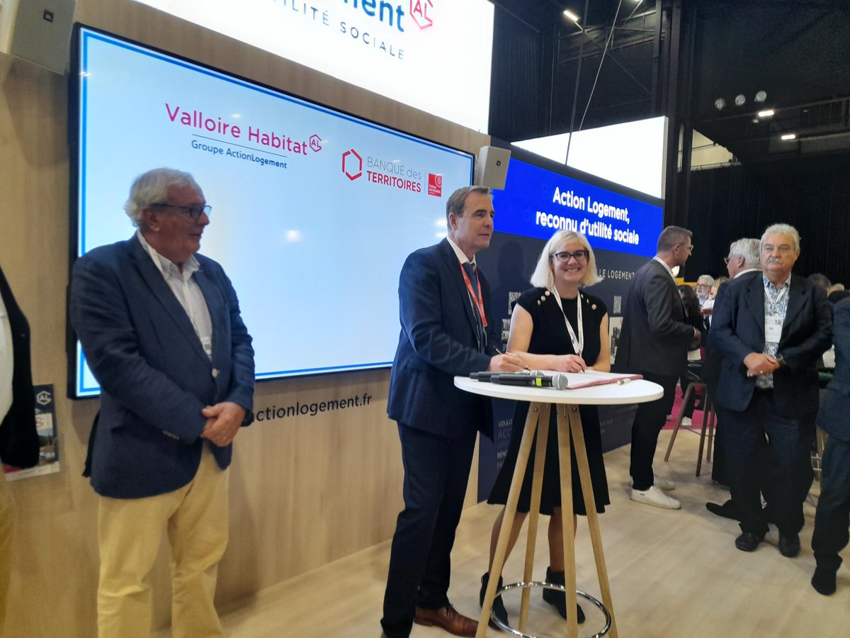 #CongrèsHLM de l’<a href="/UnionHlm/">UnionHlm</a> : signature ce jour par <a href="/BdT_CentreVDL/">Direction rég Centre-Val de Loire Banque des Terr</a> et <a href="/ValloireHabitat/">VALLOIRE HABITAT</a> (groupe <a href="/ActionLogement/">Action Logement</a>) d'une convention de partenariat. Grâce à elle, Valloire Habitat va pouvoir prévoir et anticiper la mobilisation des offres Banque des Territoires sur plusieurs années.
