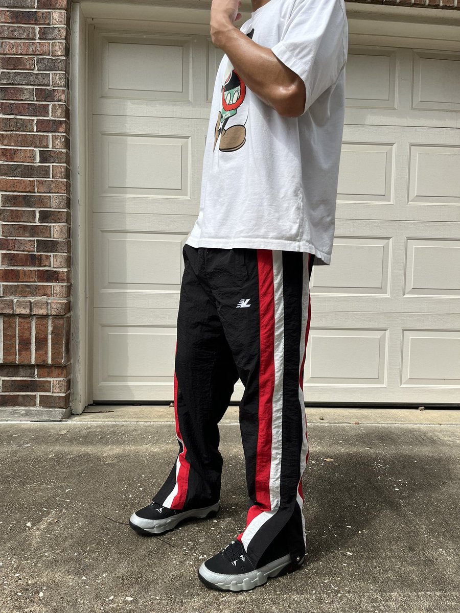 jeffcurryy's tweet photo. Deadpool track pant 🩸. Retweet to help me find my next customer 🫡 https://t.co/Vu5pyqhX2I