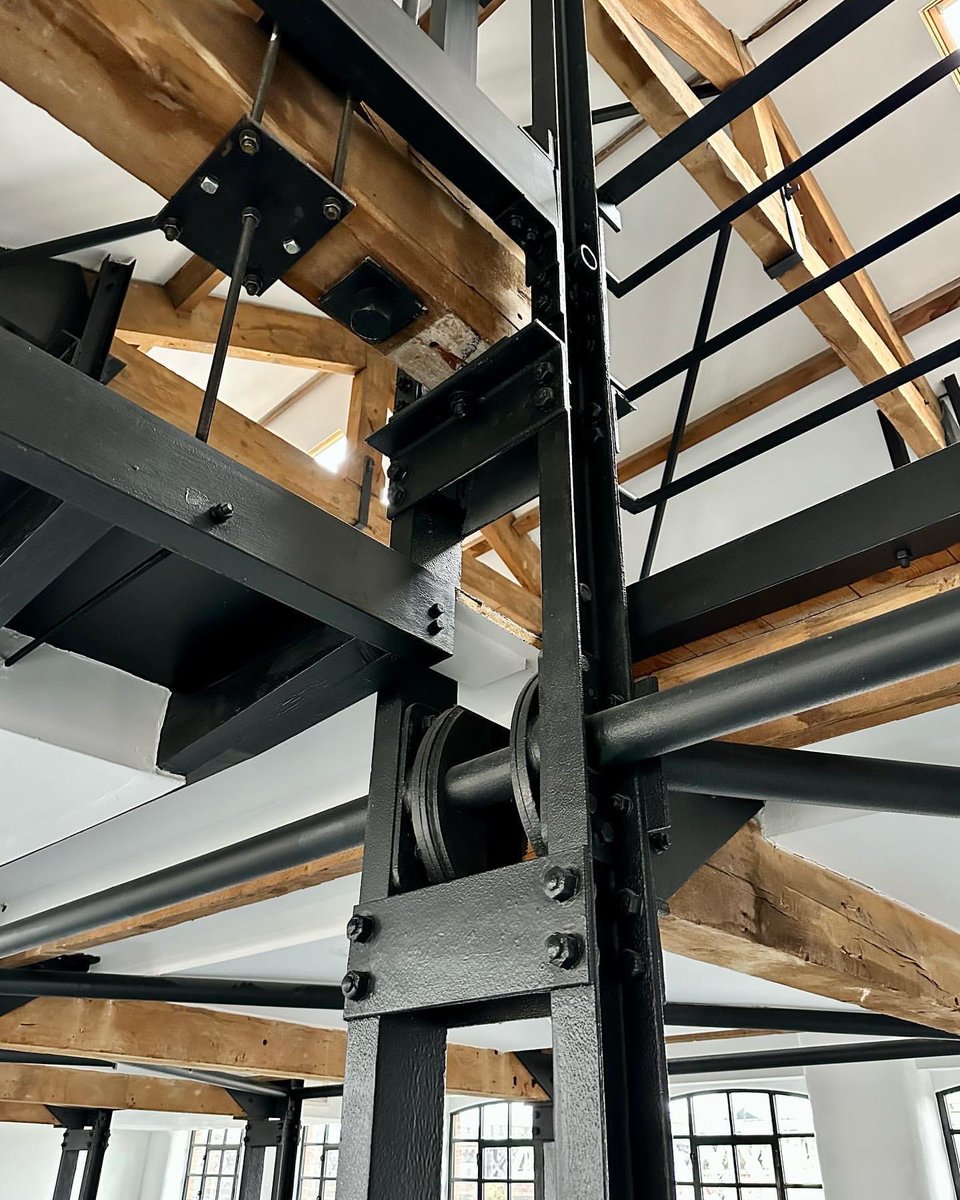 There’s no where in Manchester quite like Castlefield. It’s bursting with history behind all the iconic, industrial character ⚙️ 

💻castlefieldestates.com/contact/

#Castlefield #offices #manchester #officespace #BusinessSolutions