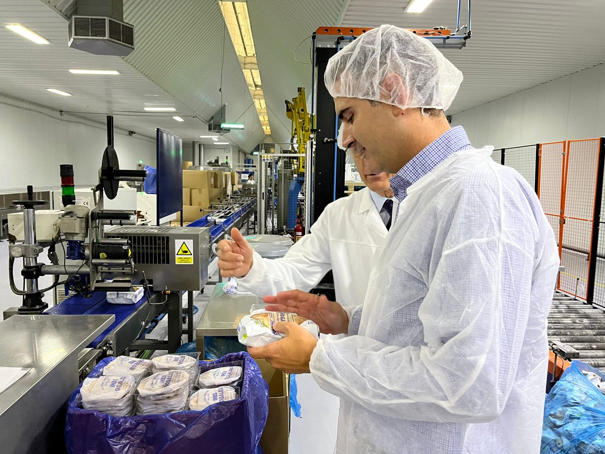 👉Siguen elaborando cada torta a mano gracias al trabajo de las ‘labradoras’, más de cien mujeres que cada día trabajan en la producción de este alimento certificado como Especialidad Tradicional Garantizada (ETG) ‘Tortas de Aceite de Castilleja de la Cuesta.